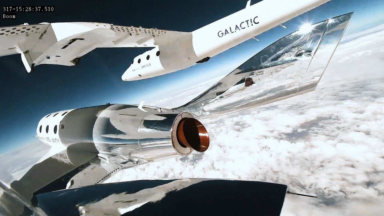 Virgin Galactic werd in 2004 opgericht door de Britse miljardair Richard Branson, eigenaar van de luchtvaartmaatschappij Virgin Atlantic.