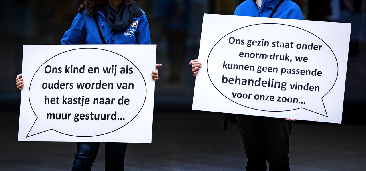 Demonstratie van ouders voorafgaand aan een Kamerdebat dit voorjaar over jeugdbeleid.