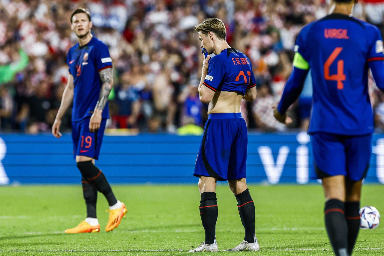 Teleurstelling bij Frenkie de Jong (midden) tijdens de halve finale van de Nations League tegen Kroatië.