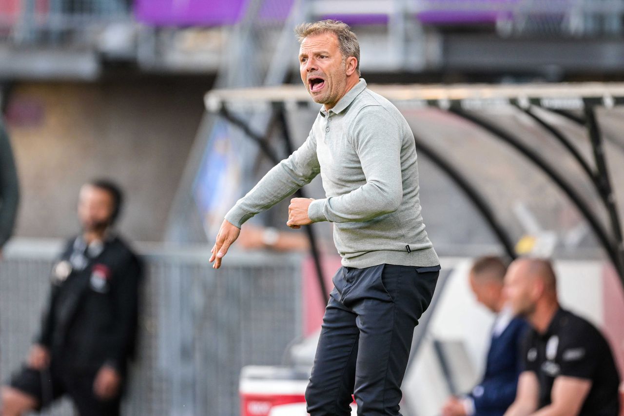 Maurice Steijn afgelopen zondag als coach van Sparta in de finale van de play-offs tegen FC Twente.