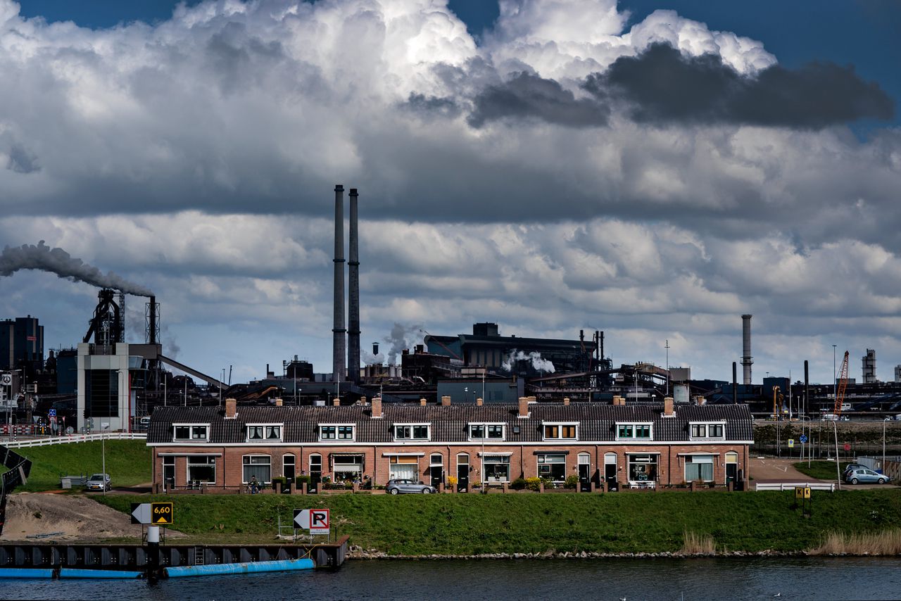 Volgens de burgemeester zijn activisten van plan door de hekken van Tata Steel het terrein op te gaan.