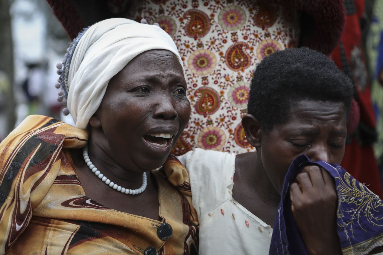 Tot maandag wachten families op de resultaten van dna-testen om de slachtoffers van de aanval op de Lhubiriha High School in Mpondwe te identificeren.