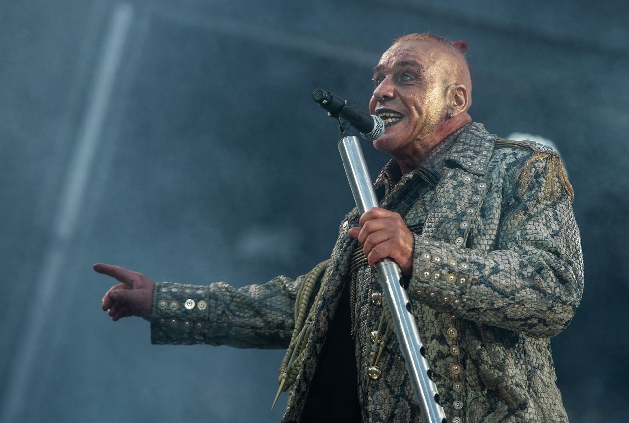 Lead-zanger Till Lindemann van Rammstein, tijdens een optreden in Hannover in 2019.