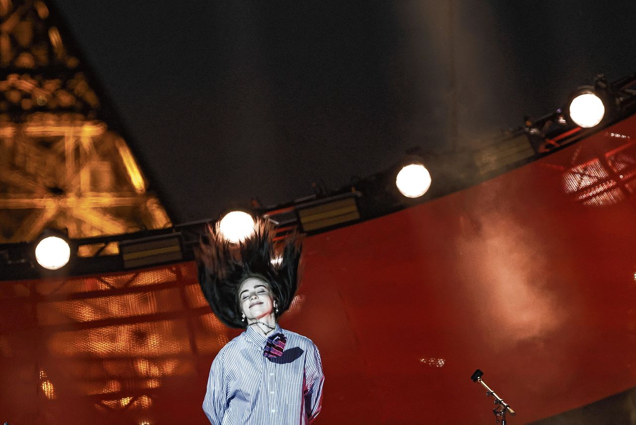 De Amerikaanse zangeres Billie Eilish tijdens een liefdadigheidsconcert deze week in Parijs ter ondersteuning van ontwikkelingslanden.