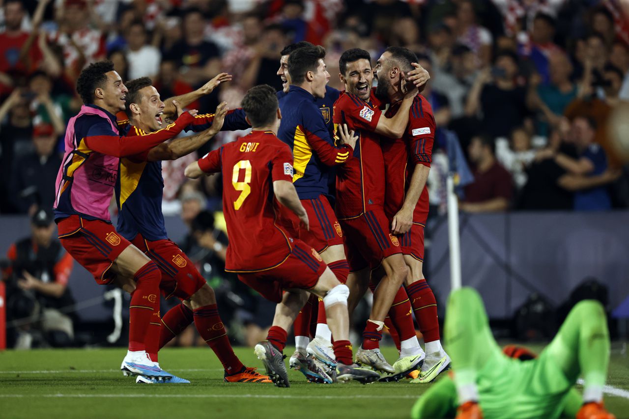 Spanje viert de winst van de finale in de Nations League tegen Kroatië in Rotterdam.