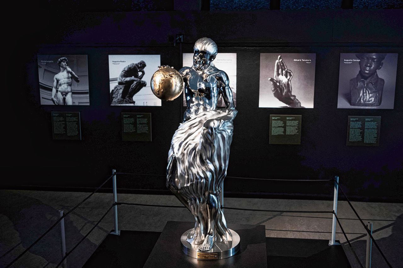 Het eerste Al-beeldhouwwerk ter wereld, The Impossible Statue, in het Tekniska-museum in Stockholm.