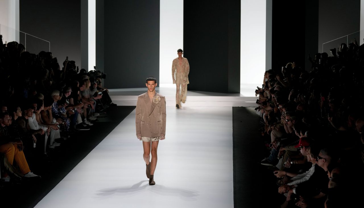 Lente en zomer collectie 2024 voor mannen van Dolce & Gabbana tijdens de Fashion Week in Milaan.