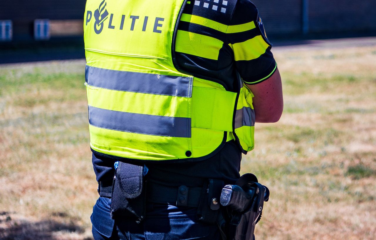 De 54-jarige agent werd ongeveer twee jaar geleden veroordeeld wegens een incident op Sinterklaasavond in 2020 in Dordrecht.