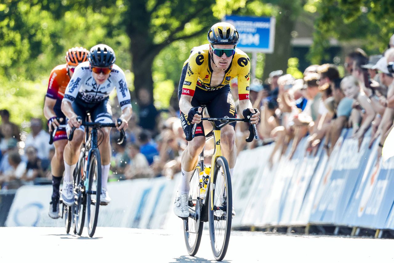 Dylan van Baarle soleerde bij het NK in Limburg naar de winst.