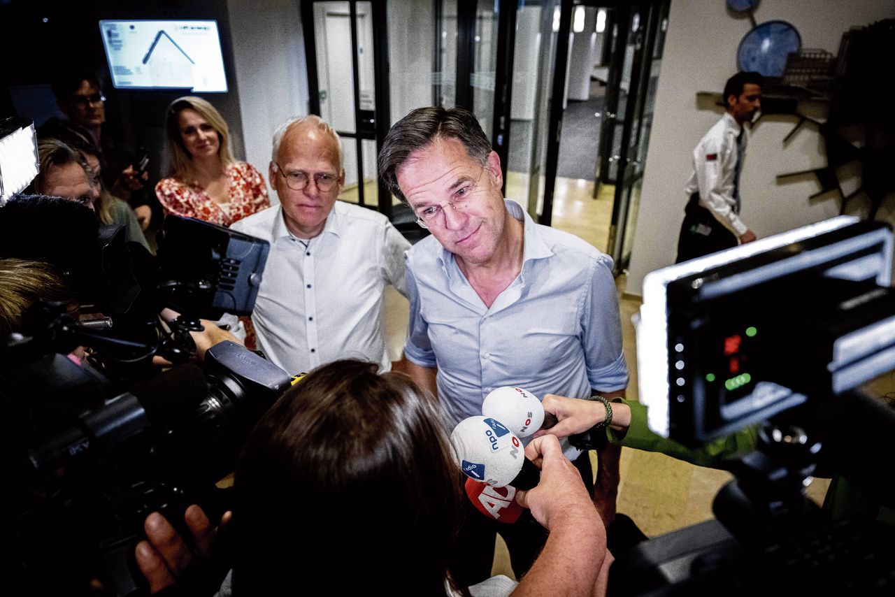 Premier Mark Rutte en Minister Piet Adema (Landbouw) na een gesprek met LTO over het landbouwakkoord, afgelopen donderdag.