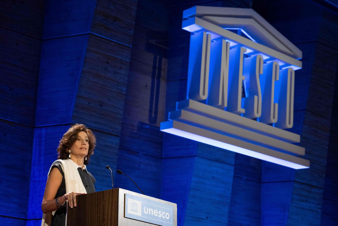 Unesco-directeur Audrey Azoulay kondigt tijdens een toespraak het verzoek van de VS om terug te keren bij de organisatie aan.