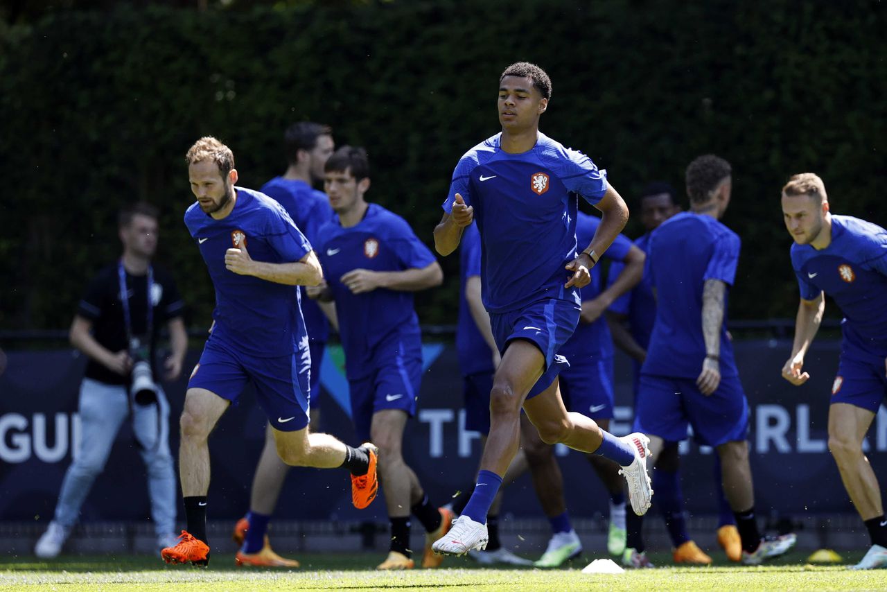 Cody Gakpo (midden) is belangrijker geworden in de hiërarchie bij Oranje, en mogelijk de nieuwe aanvalsleider.