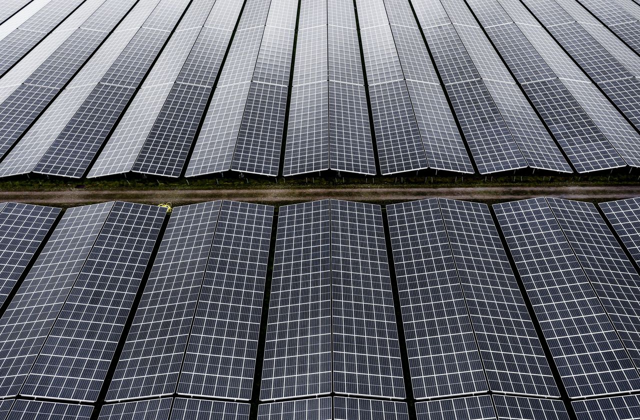 Steeds vaker wekken zonnepanelen meer stroom op dan nodig.