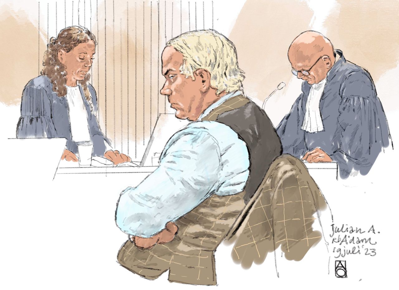 Rechtbanktekening van de zedenzaak. In het midden verdachte Julian Andeweg. Rechts zijn advocaat Peter Plasman. Links de officier van justitie.