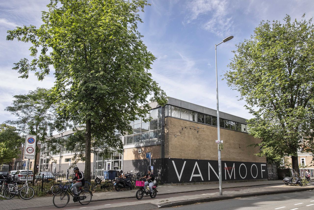 Het gesloten hoofdkantoor van Vanmoof aan de Mauritskade in Amsterdam.