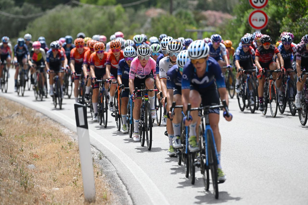 Annemiek van Vleuten zondag in de roze trui tijdens de slotetappe van de Giro Donne. Foto Dario Belingheri / Getty Images