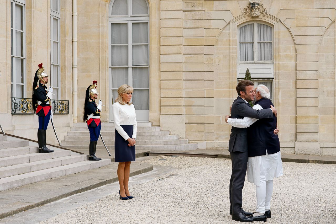 De Franse president Macron en de Indiase premier Modi tijdens een eerder bezoek in 2022.