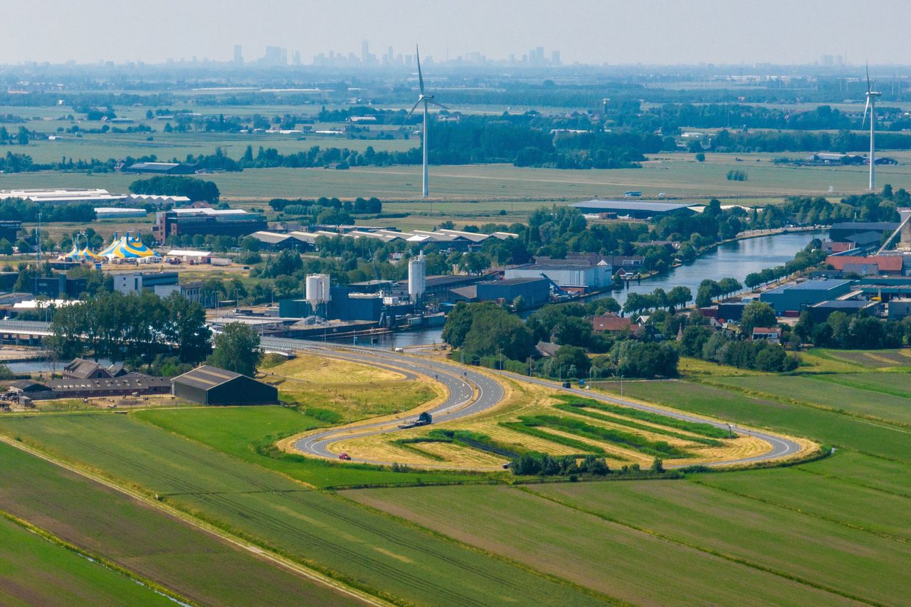 De Gnephoekpolder in de gemeente Alphen aan den Rijn. Voormalig Deltacommissaris Wim Kuijken: „de gemeente raakt op termijn niet op slot” als een deel van de polder wordt bebouwd.