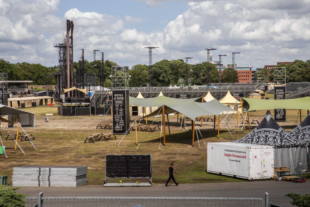 Tijdens de zitting hield de gemeente de rechter ook voor dat het terrein al gereed is voor het concert en dat het podium er al staat.