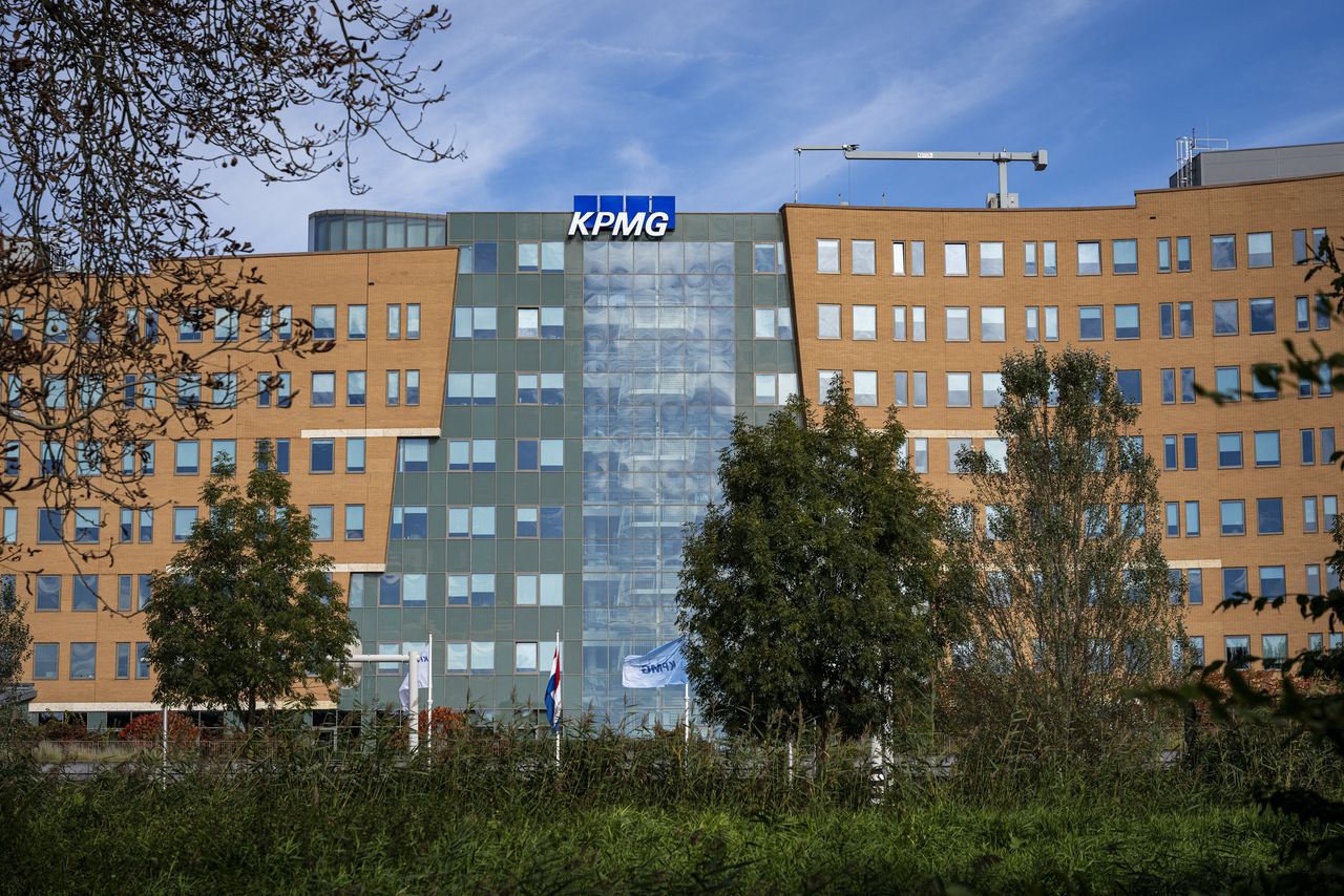 Het hoofdkantoor van KPMG in Amstelveen. Honderden werknemers van het bedrijf maakten zich schuldig aan examenfraude.