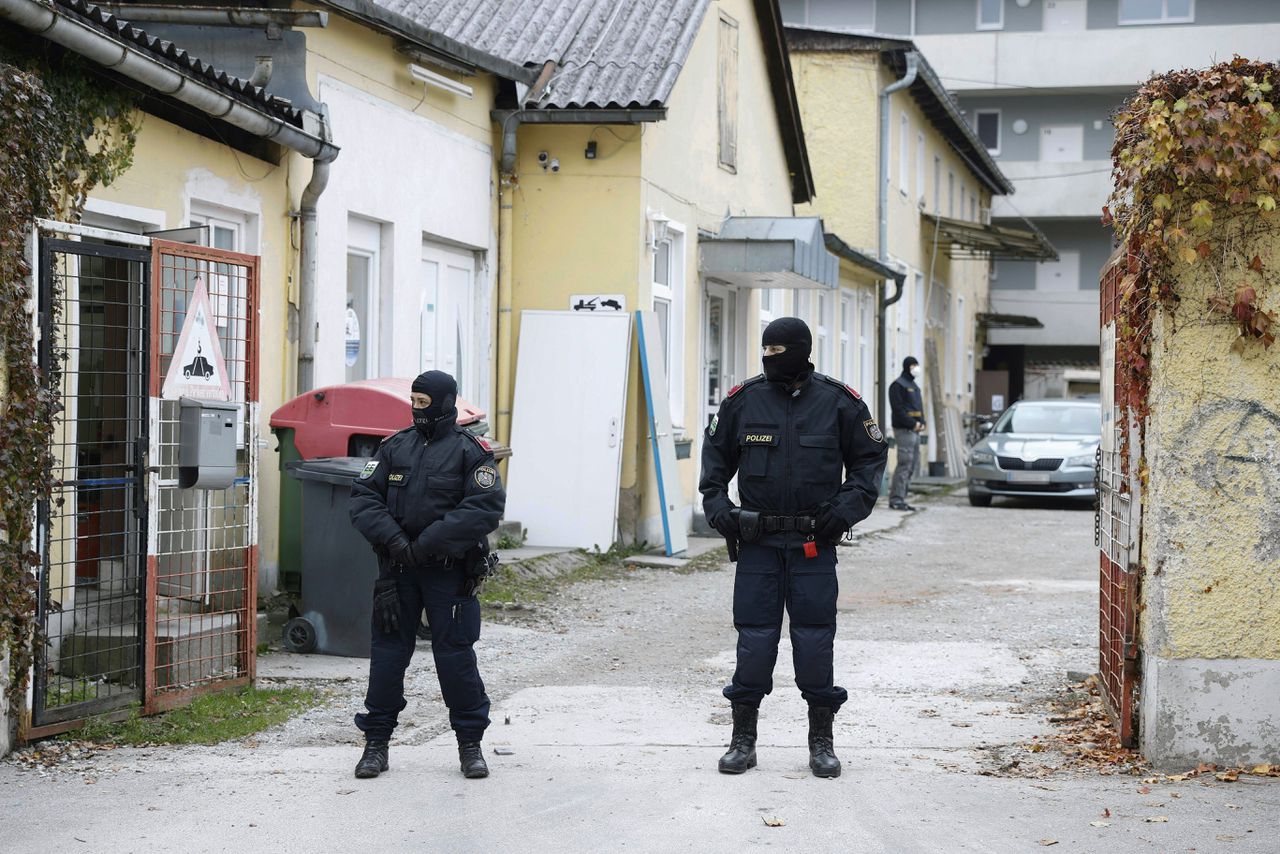 In november 2020 doet de politie in Oostenrijk invallen op meer dan zestig adressen, omdat de bewoners banden zouden onderhouden met de Moslimbroeders.