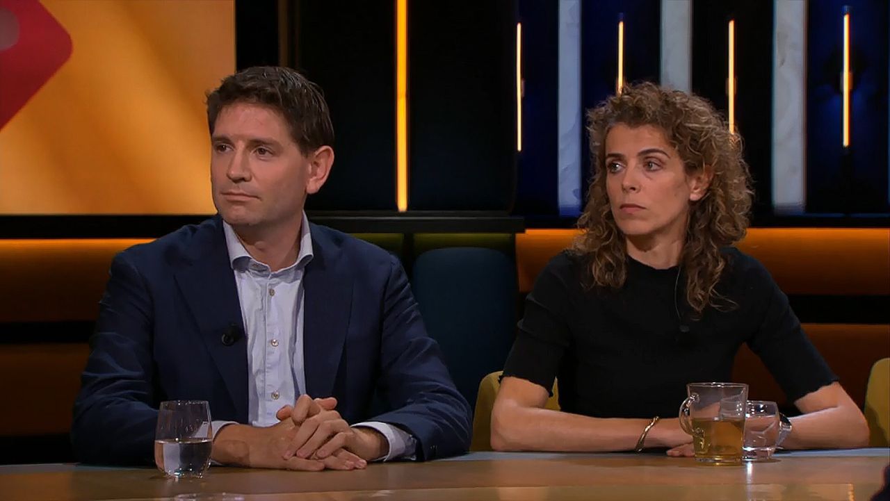 Fractievoorzitters Jan Paternotte (D66) en Sophie Hermans (VVD) vrijdagavond bij Op1 .