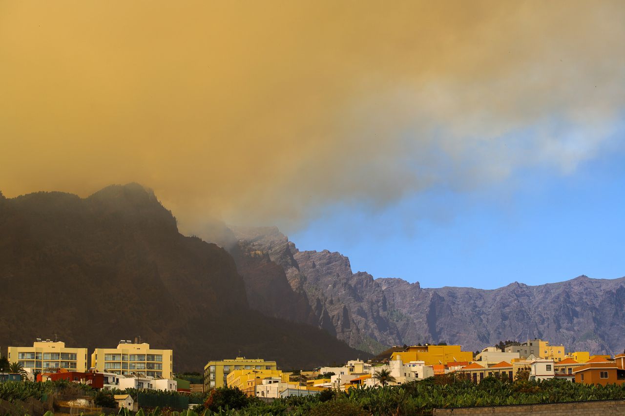 ​Bosbranden op het Canarische Eiland La Palma ​zorgen voor grote rookwolken. ​