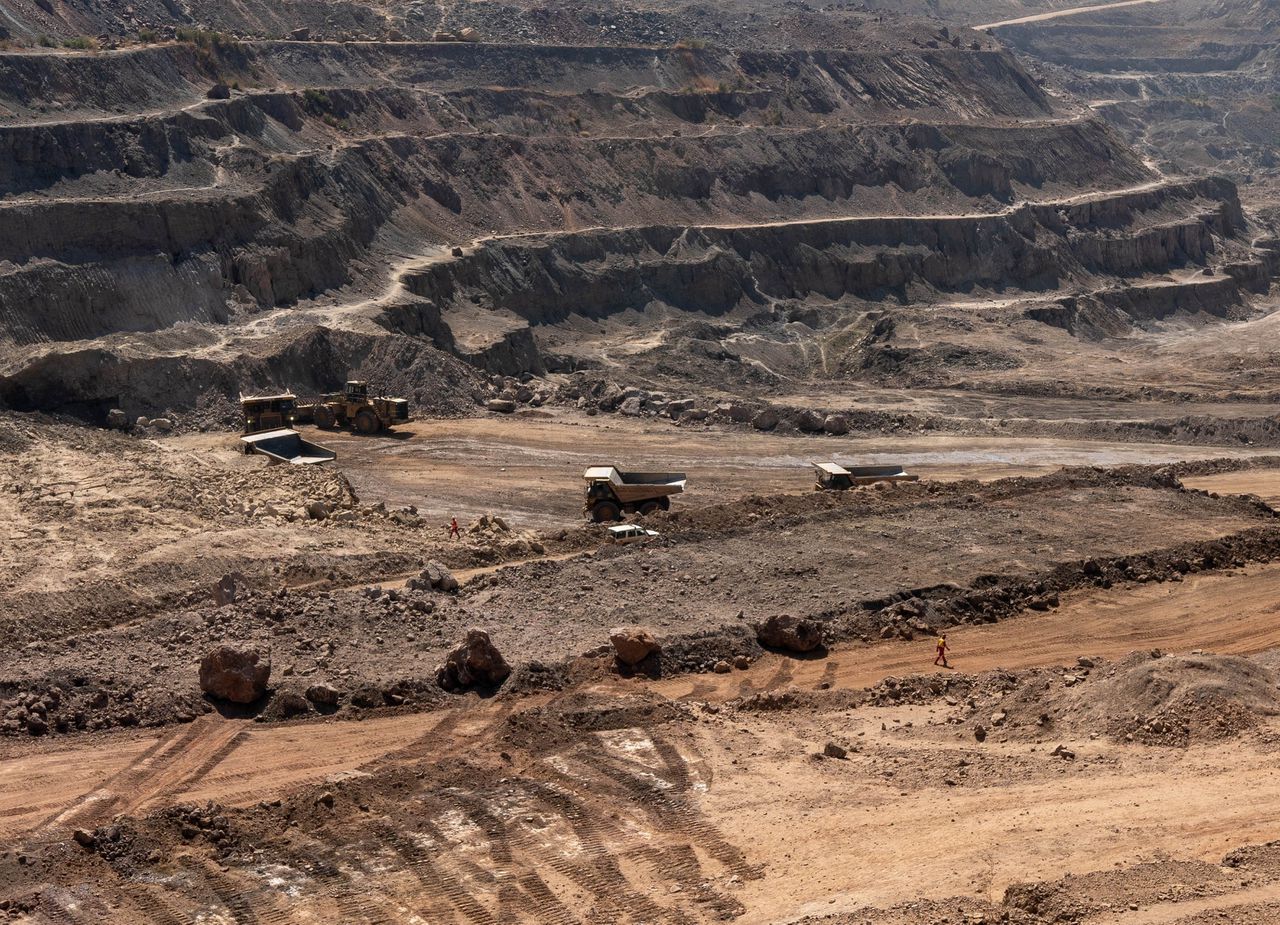 Trucks verplaatsen metalen bij de Tenke Fungurume-mijn in de Democratische Republiek Congo, een van de grootste koper- en kobaltmijnen wereldwijd.