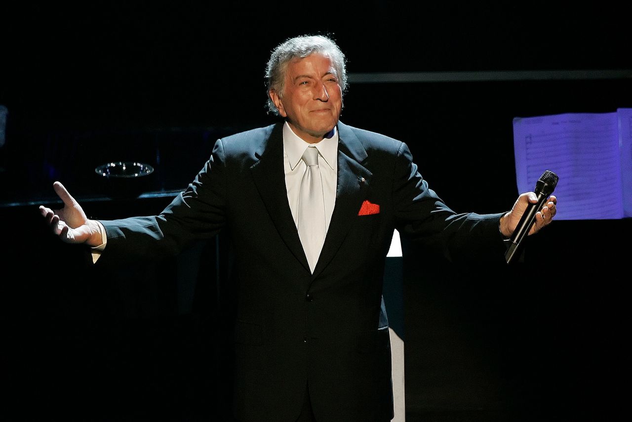 Tony Bennett trad ter gelegenheid van zijn tachtigste verjaardag op in Los Angeles, in 2006.