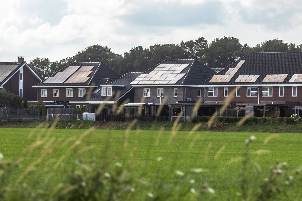 Zonnepanelen op de daken van Hoonhorst.