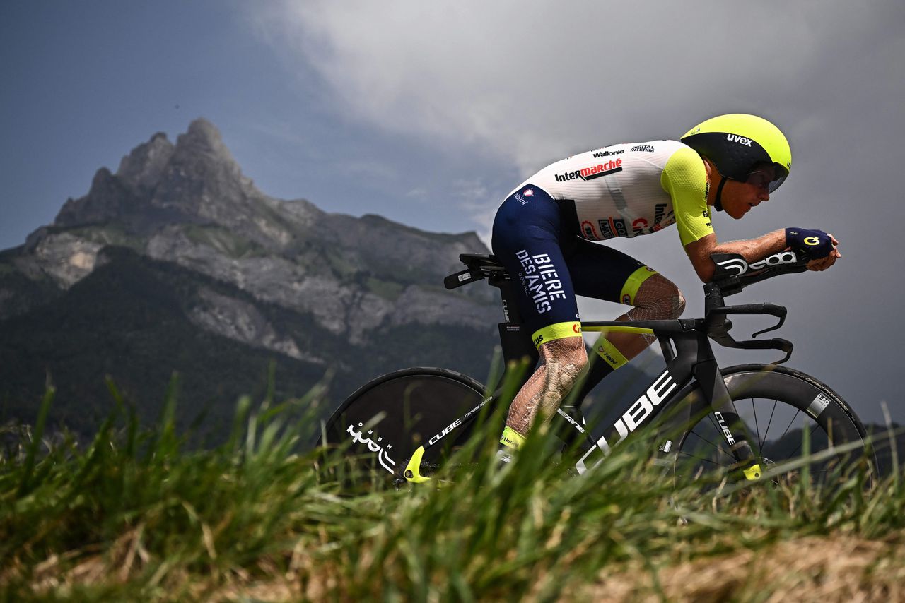 Mike Teunissen tijdens de zestiende etappe van de Tour de France, een tijdrit over ruim 22 kilometer.