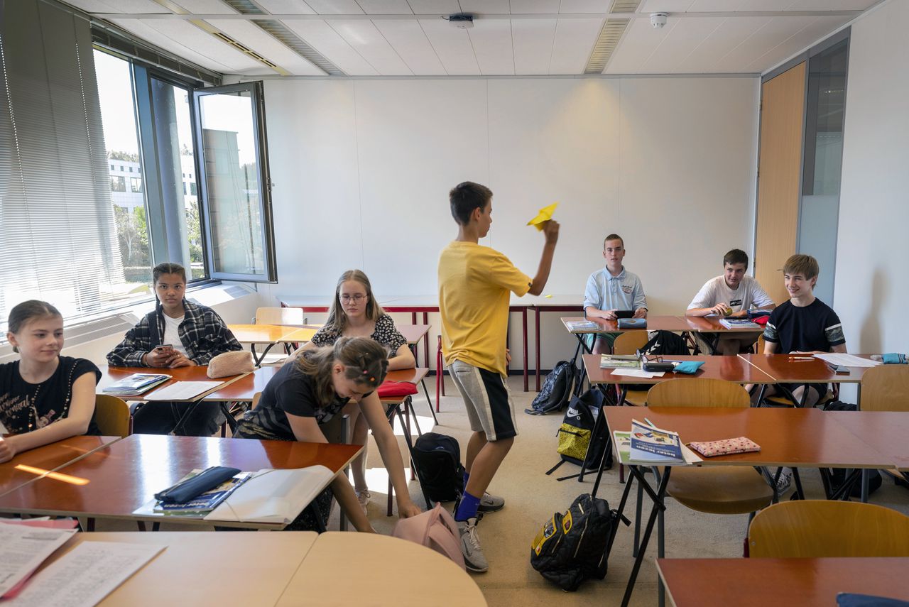 In dit kantorenpand in Naarden is een school voor Oekraïense leerlingen gevestigd.