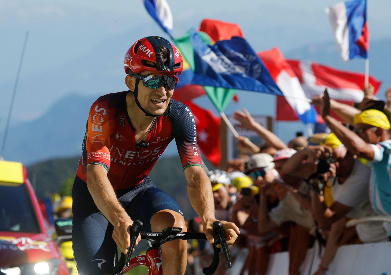 Op zo'n 11 kilometer van de finish op de Grand Colombier besloot Kwiatkowski solo te gaan.