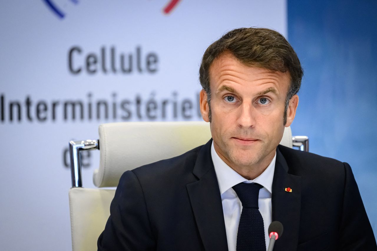 President Macron vrijdag tijdens een crisisbijeenkomst naar aanleiding van de rellen.