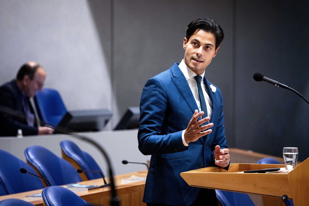 Minister Rob Jetten, hier tijdens het wekelijkse vragenuur, zei gisteren onder meer: „De overheid gaat een meer nadrukkelijke rol spelen [...]. Nu is die aanjagende rol echt nodig.”