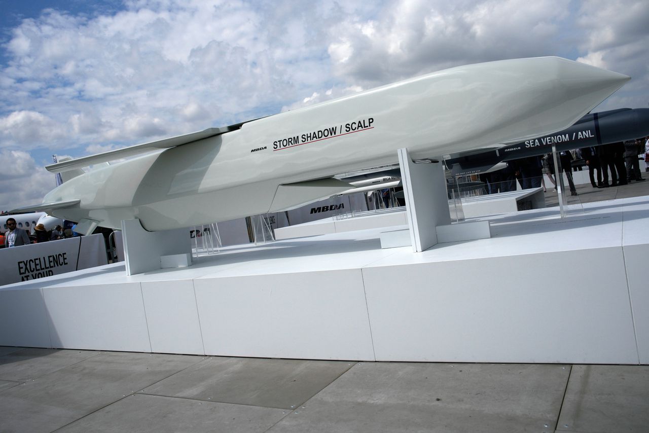 Een Storm Shadow-kruisraket, door de Fransen SCALP genoemd, bij de Paris Air Show in Le Bourget, in juni van dit jaar.