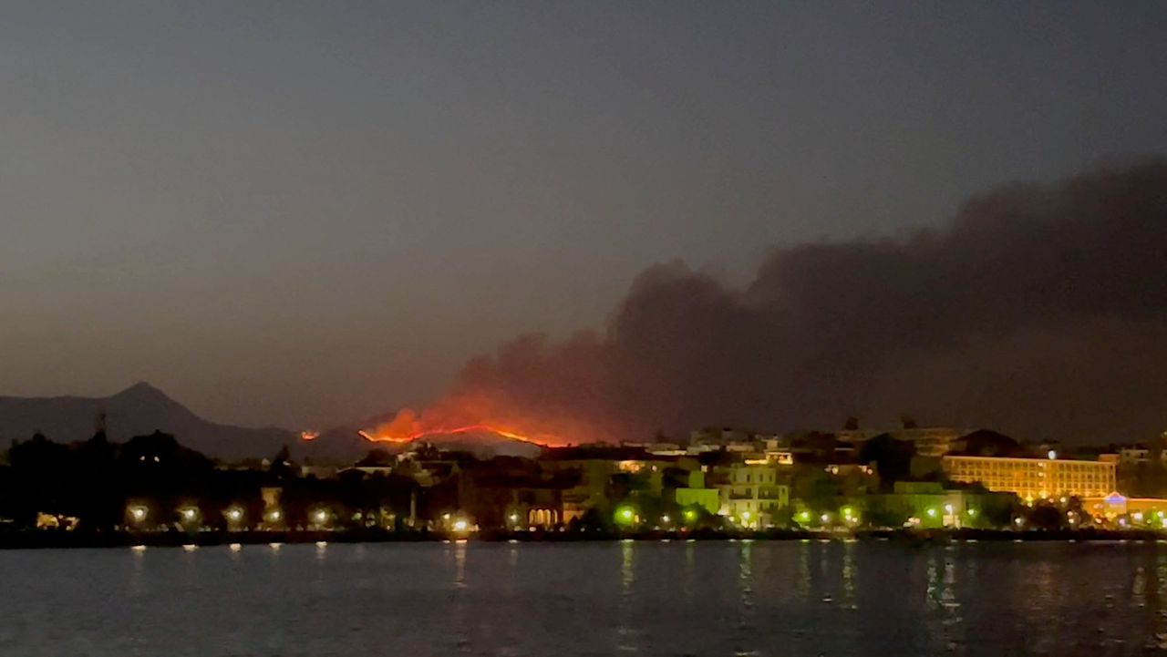 Ook het Griekse eiland Corfu wordt getroffen door natuurbranden.