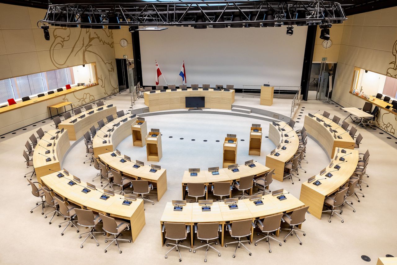 De Statenzaal van de provinciale staten in het provinciehuis van Utrecht.