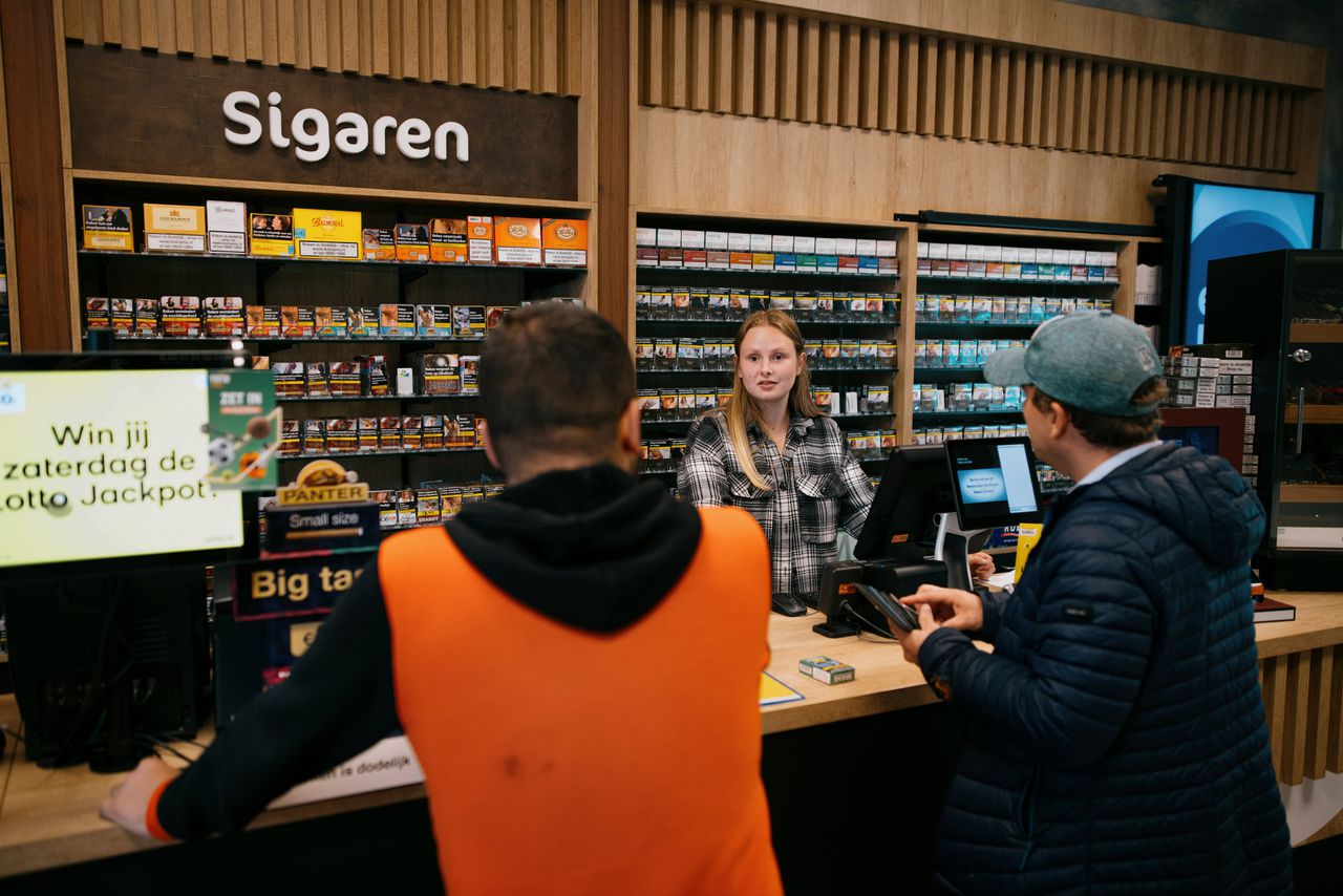 De Plus-supermarkt in Soesterberg heeft een aparte tabakswinkel geopend in hetzelfde pand, vooruitlopend op het verkoopverbod op tabak in supermarkten.