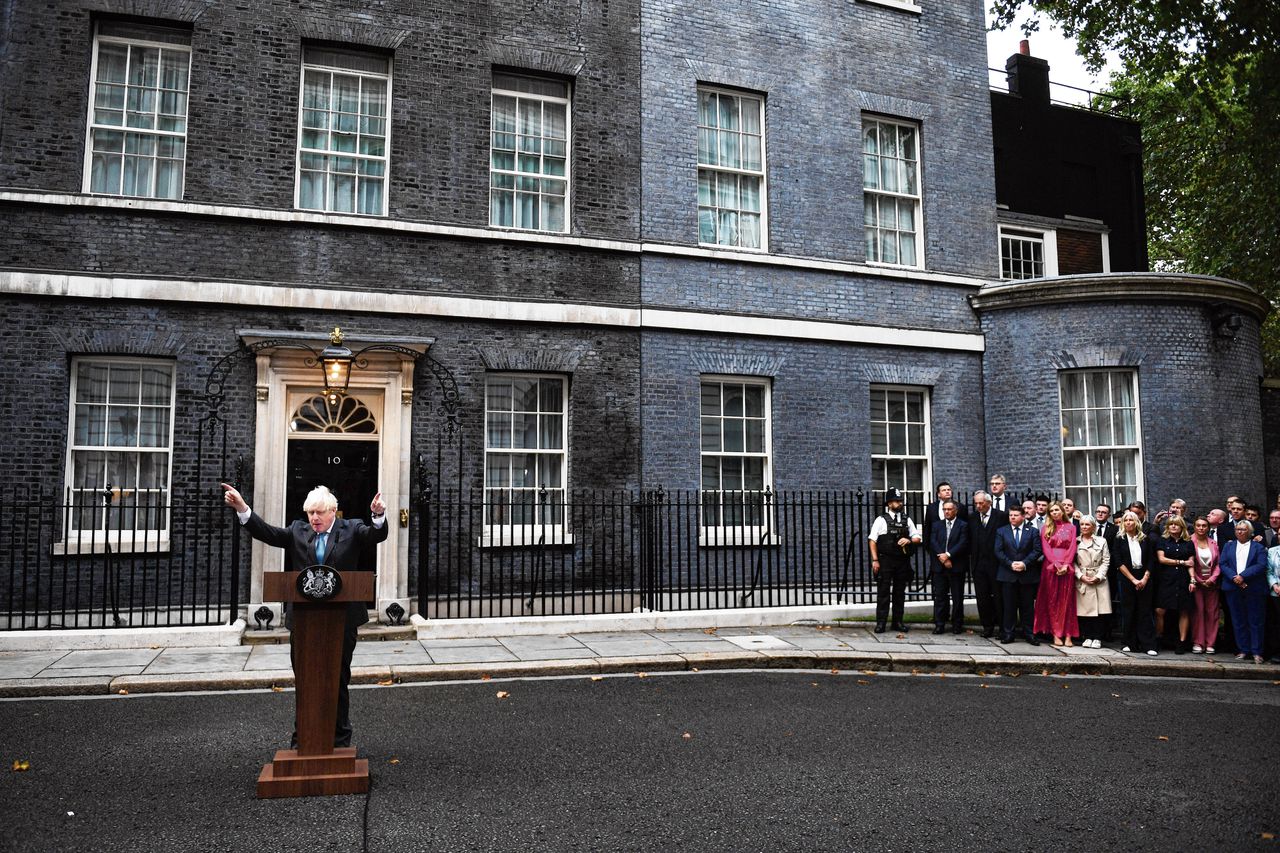 Boris Johnson vertrekt als minister-president en houdt een afscheidstoespraak voor de deur van Downing Street 10.