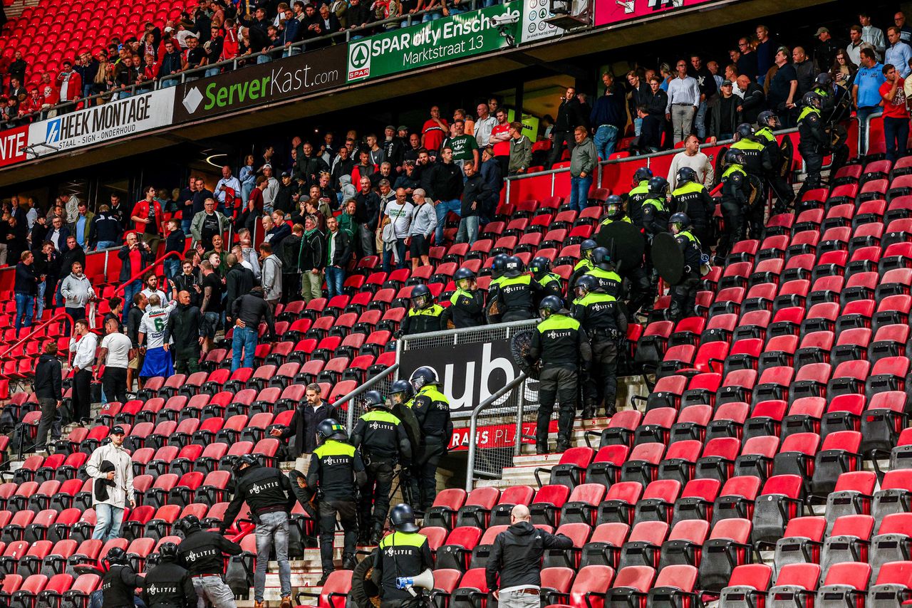 Rellen op de tribune van de Grolsch veste, deze donderdag.