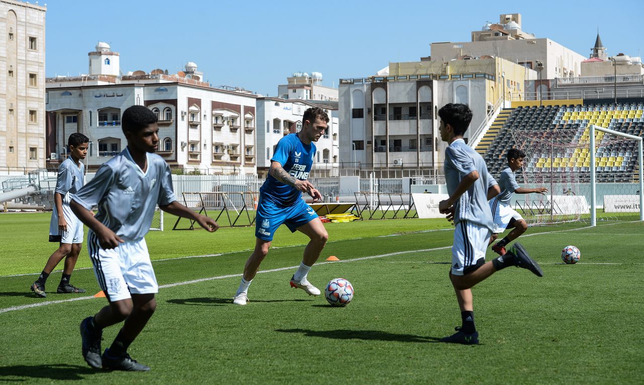 Kieran Trippier, speler van Newcastle United, bij de dependance van de Mahd Academy in Jeddah.