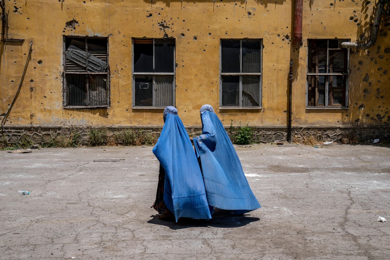 Duizenden Afghaanse vrouwen verliezen hun baan als schoonheidsspecialiste of visagiste.