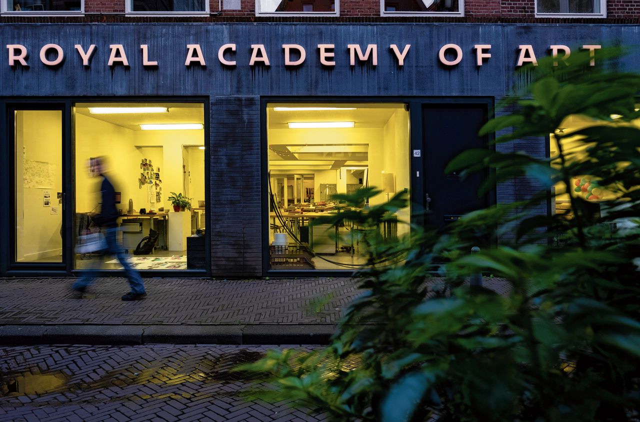 Julian Andeweg zou op de Koninklijke Academie van Beeldende Kunsten in Den Haag meerdere slachtoffers hebben gemaakt.