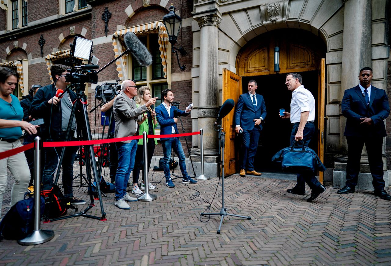 Demissionair premier Mark Rutte bij aankomst op het Binnenhof voor de laatste ministerraad voor het zomerreces.