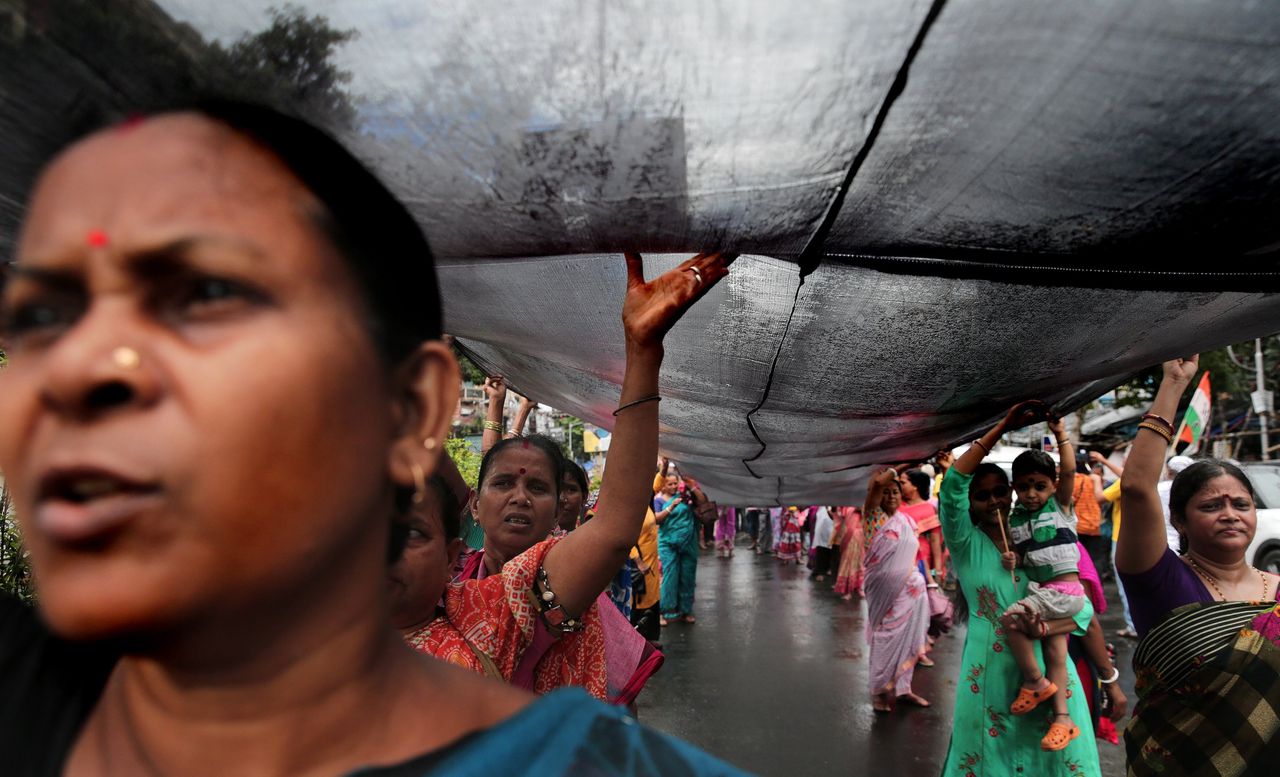 Protest in Manipur afgelopen maandag tegen seksueel geweld tegen vrouwen en tegen het ethnische geweld in de noordoostelijke deelstaat van India.