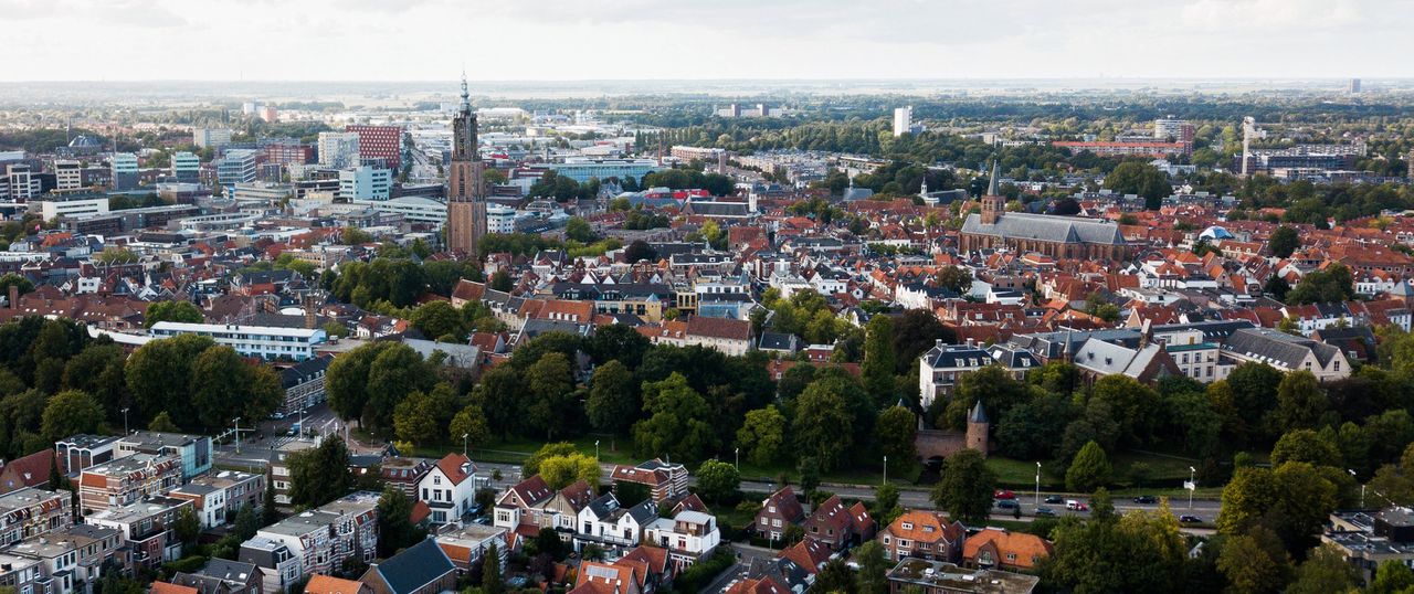 Een beeld van de stad Amersfoort. De WOZ-waarde wordt jaarlijks opnieuw vastgesteld en volgt de prijsontwikkeling van bestaande koopwoningen met een jaar vertraging.