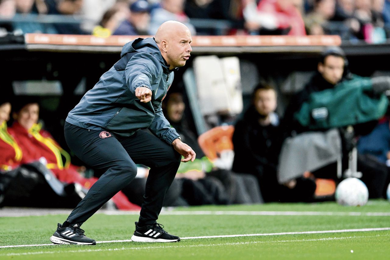 Feyenoord-coach Arne Slot tijdens de vriendschappelijke wedstrijd tegen Villareal, vorige week donderdag. Het werd 1-1.