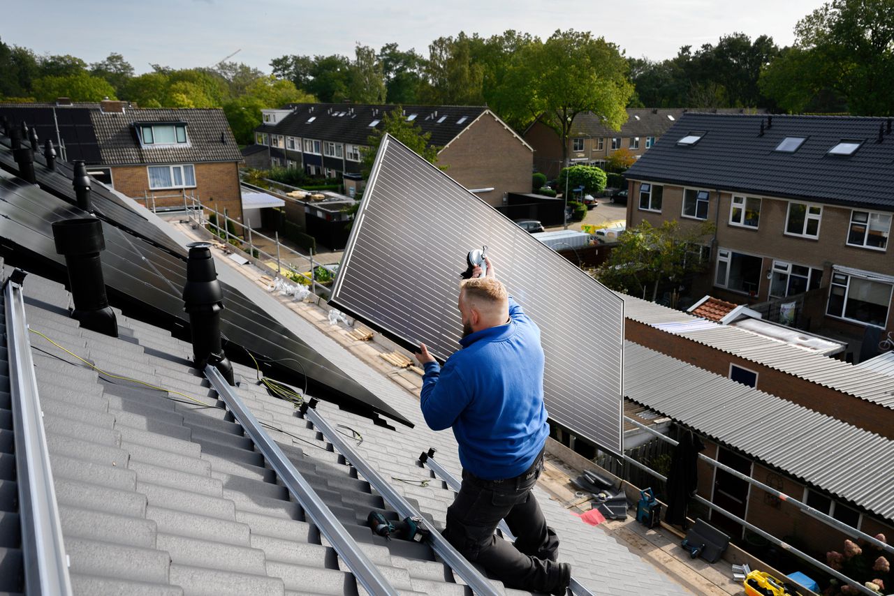 Zo'n 30 procent van de Nederlandse huishoudens heeft zonnepanelen op het dak.