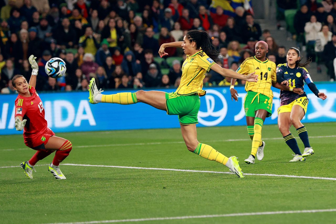 Colombia-aanvaller Catalina Usme (uiterst rechts) maakt de enige goal in de achtste finale van het WK tegen Jamaica.